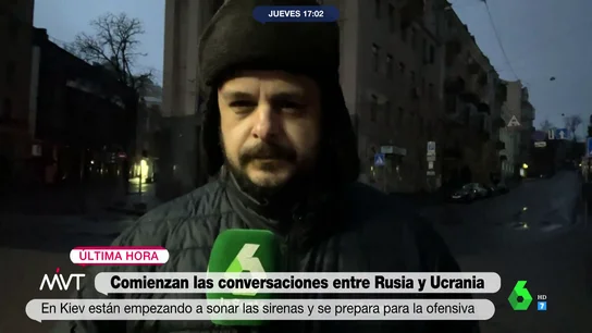 Las alarmas antiáreas interrumpen una conexión en directo desde Kiev: "Vamos a dejar que te pongas a cubierto" Las alarmas antiáreas interrumpen una conexión en directo desde Kiev: "Vamos a dejar que te pongas a cubierto"