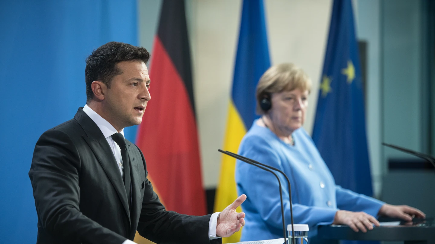 Zelenski junto a Angela Merkel Zelenski junto a Angela Merkel