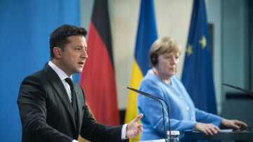 Zelenski junto a Angela Merkel