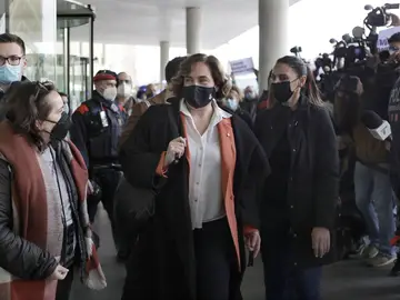 La alcaldesa de Barcelona, Ada Colau, al salir de la Ciudad de la Justicia tras declarar ante el juez