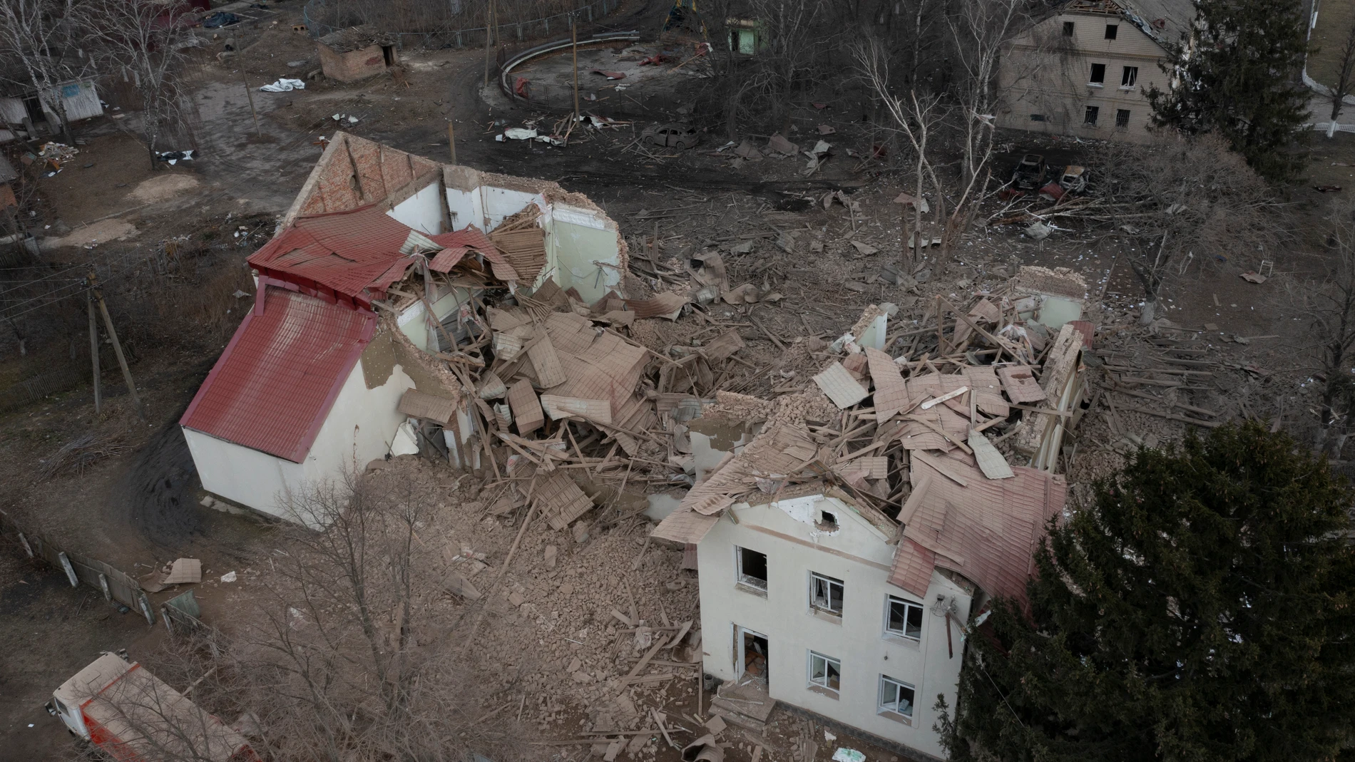 Imagen aérea de Byshiv, a 40 kilómetros de Kiev, tras el ataque ruso 