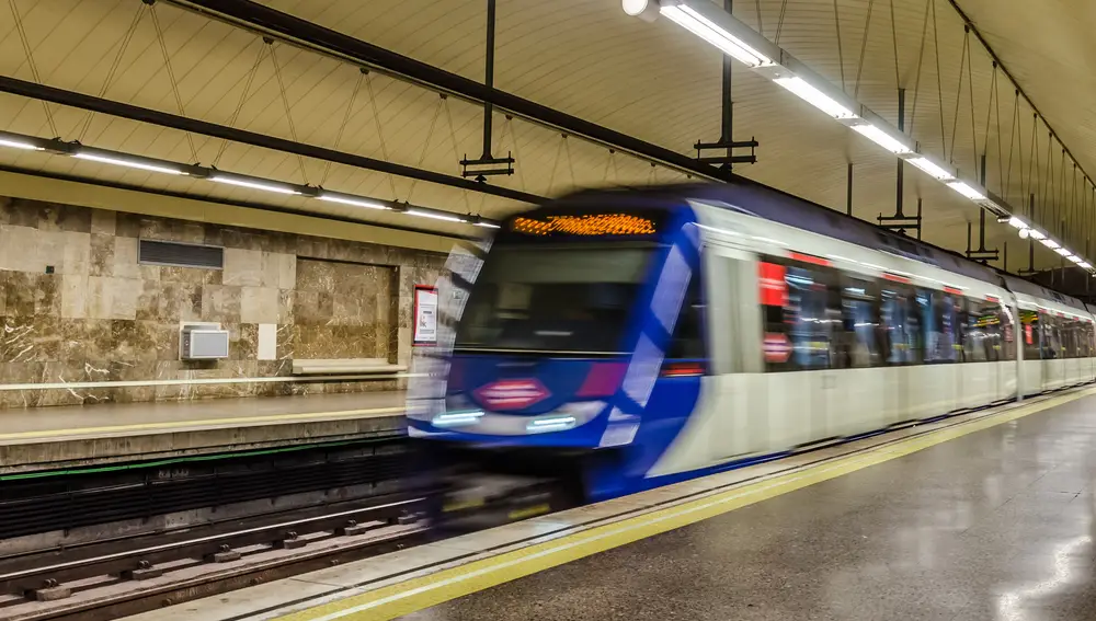 Metro en movimiento en Madrid