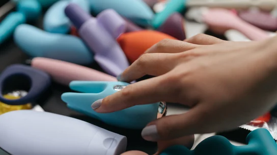 Campaña para reciclar juguetes eróticos. Placer femenino: estimuladores, vibradores y otros juguetes sexuales para disfrutar a solas (o en compañía)