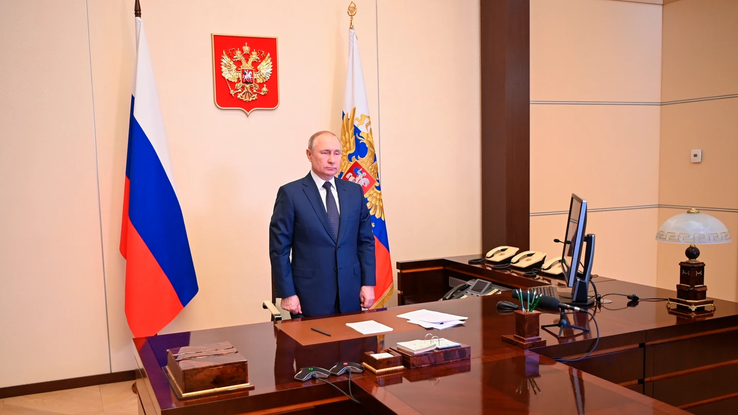 Putin afirma que las sanciones occidentales a Rusia son como una "declaración de guerra" Putin afirma que las sanciones occidentales a Rusia son como una "declaración de guerra"