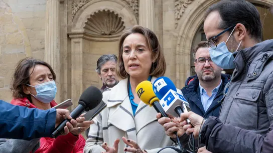 La coordinadora general del PP, Cuca Gamarra, atiende a los medios de comunicación La coordinadora general del PP, Cuca Gamarra, atiende a los medios de comunicación