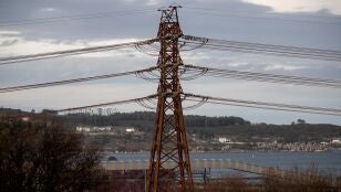 Imagen una torreta de alta tensi&oacute;n en las instalaciones de la factor&iacute;a Alcoa, en Cervo, Lugo en una imagen de archivo.