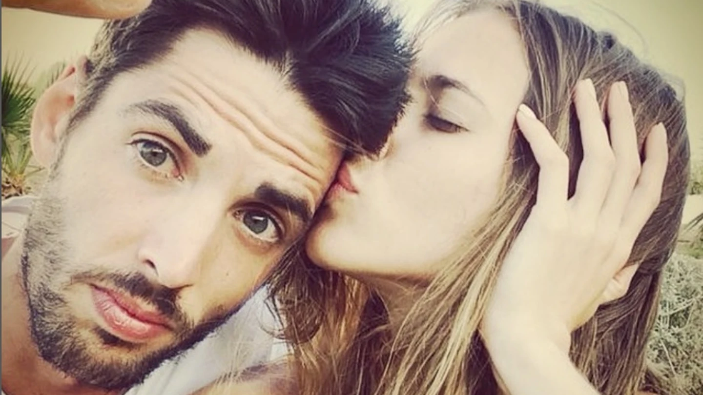 Ana Fernández junto a Santi Trancho en una fotografía compartida en sus redes sociales Ana Fernández junto a Santi Trancho en una fotografía compartida en sus redes sociales