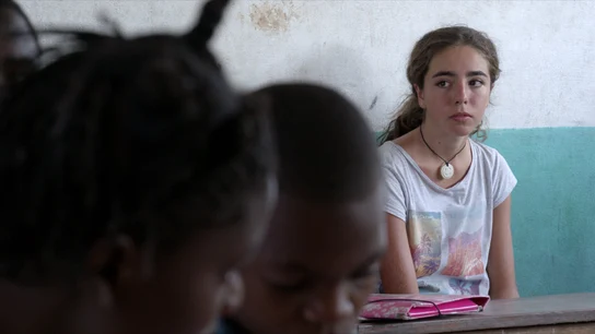 Marta Borrell en una clase en Mozambique Marta Borrell en una clase en Mozambique