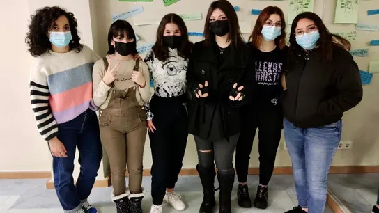 Las Chicas del Barrio acompañadas de su educadora social, María Santana. Las Chicas del Barrio acompañadas de su educadora social, María Santana.
