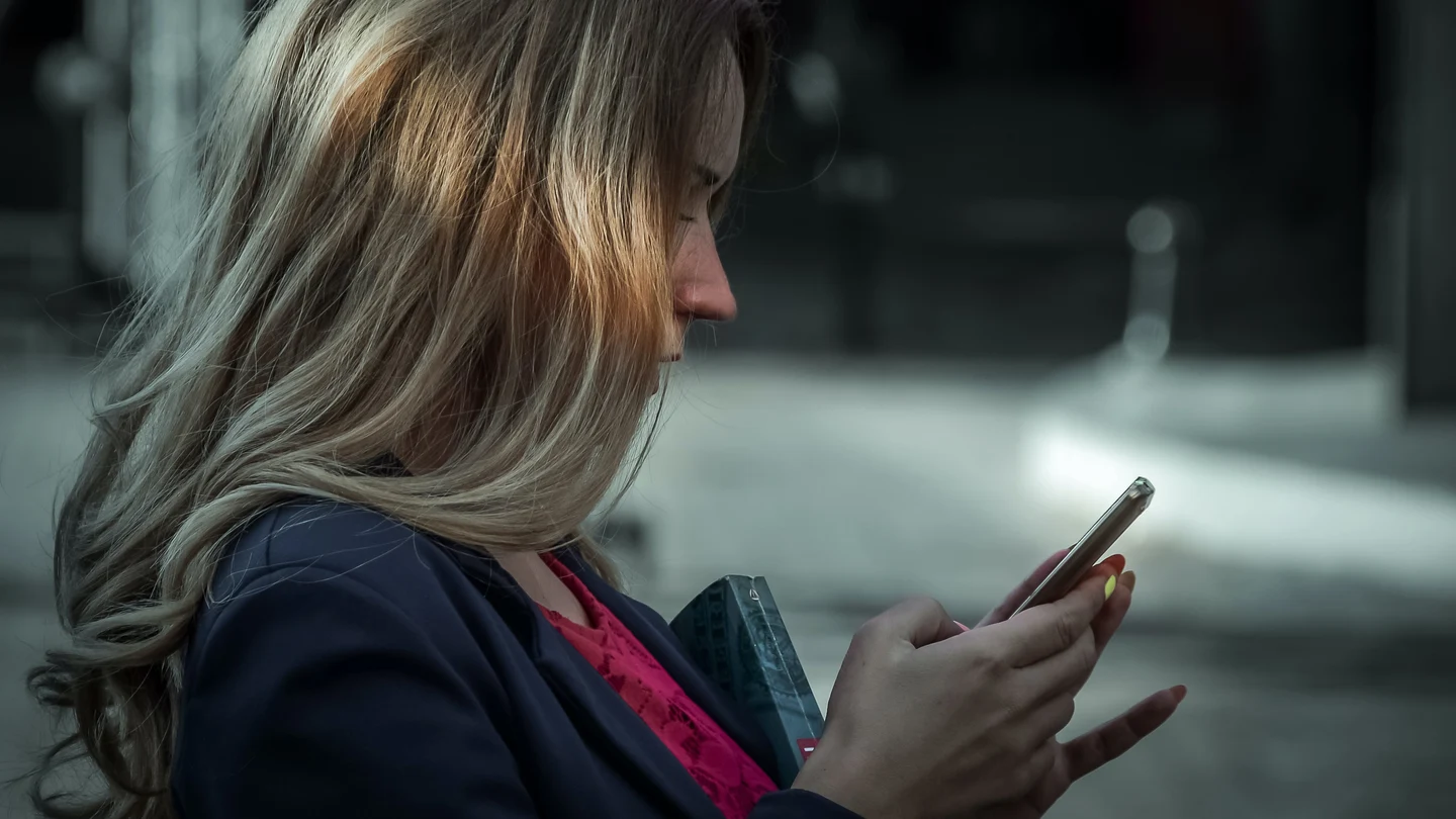El acoso sexual empieza en las redes sociales: "Ni estaba hablando con él y me mandó una foto de sus partes" El acoso sexual empieza en las redes sociales: "Ni estaba hablando con él y me mandó una foto de sus partes"