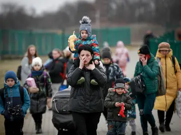 Putin masacra a los civiles: Ucrania evacúa Sumi a través de un corredor humanitario