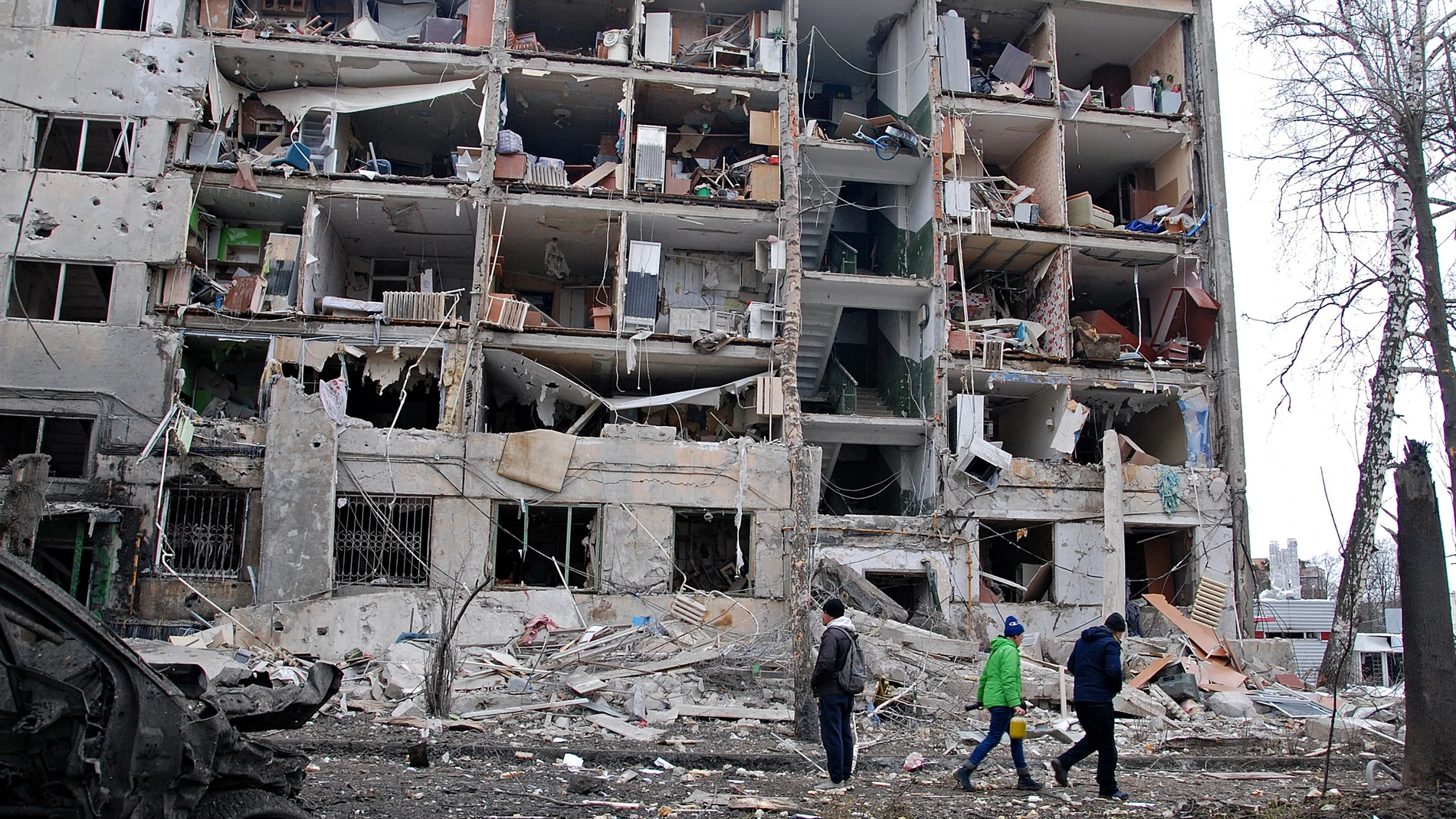 Edificio de viviendas destruido por un ataque ruso con misiles en Járkov (Ucrania)