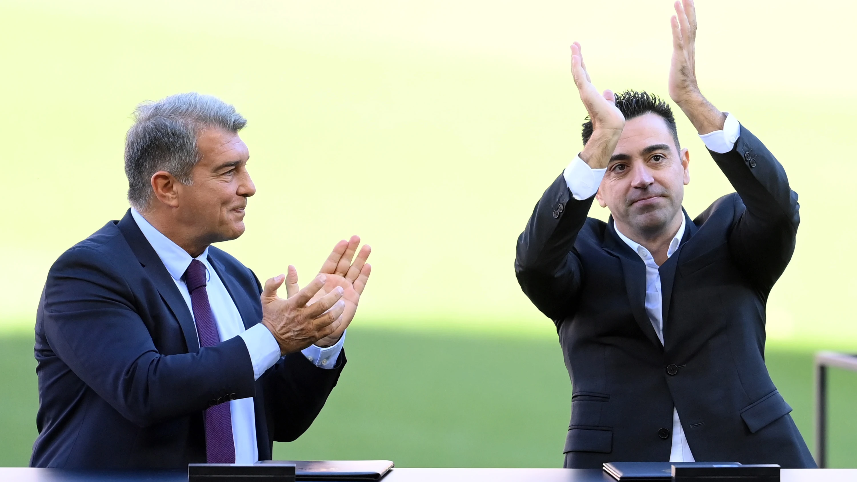 Joan Laporta y Xavi Hernández