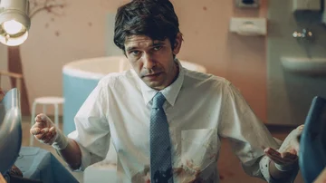 Ben Whishaw es el prota de esta serie de médicos.
