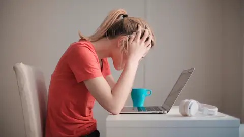 Mujer estresada Mujer estresada