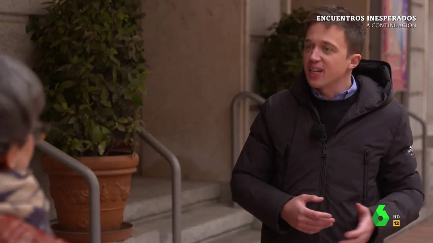 El método infalible de Íñigo Errejón para "venirse arriba": "Cocinar, un poco de música y un quinto de cerveza" El método infalible de Íñigo Errejón para "venirse arriba": "Cocinar, un poco de música y un quinto de cerveza"