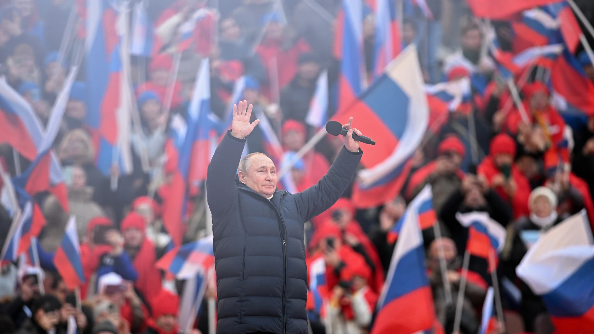 Putin se da un baño de masas en Moscú para defender que está salvando a Ucrania de un "genocidio"