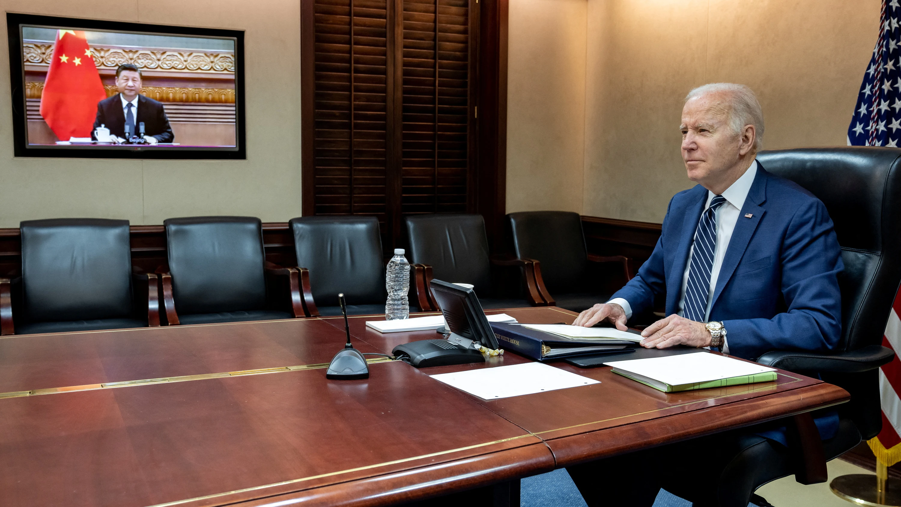 Un momento de la reunión telemática entre los presidentes de EEUU y China, Joe Biden y Xi Jinping