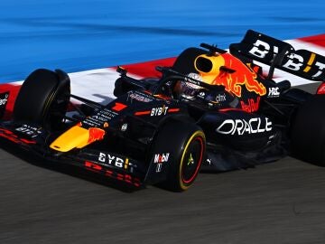 Max Verstappen arranca 2022 al frente de los libres en Bahréin