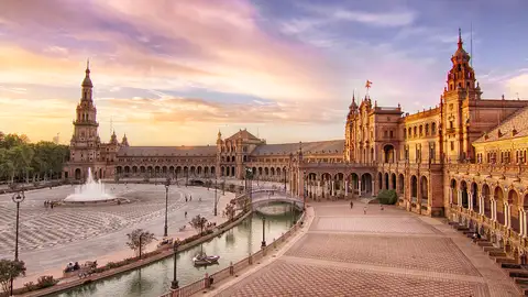 Plaza de España de Sevilla: 7 curiosidades que no te dejarán indiferente Plaza de España de Sevilla: 7 curiosidades que no te dejarán indiferente
