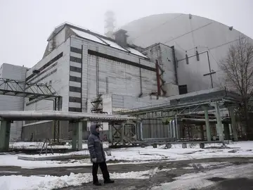 Imagen de archivo de los restos del cuarto reactor de la planta nuclear de Chernóbil, en Ucrania
