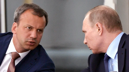 Arkady Dvorkovich dialoga con Vladimir Putin durante una reunión en 2016 Arkady Dvorkovich dialoga con Vladimir Putin durante una reunión en 2016