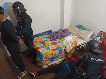 Agentes de la Policía Nacional detienen a dos hombres por corrupción de menores y tráfico de drogas en Palma