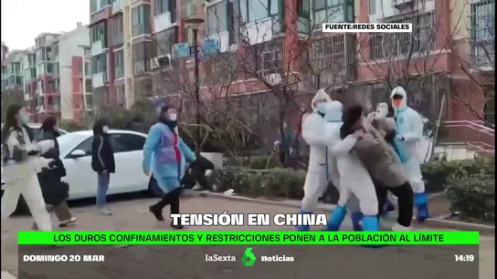 Enfrentamientos contra las autoridades sanitarias en China por la vuelta al confinamiento estricto Tensión en las calles