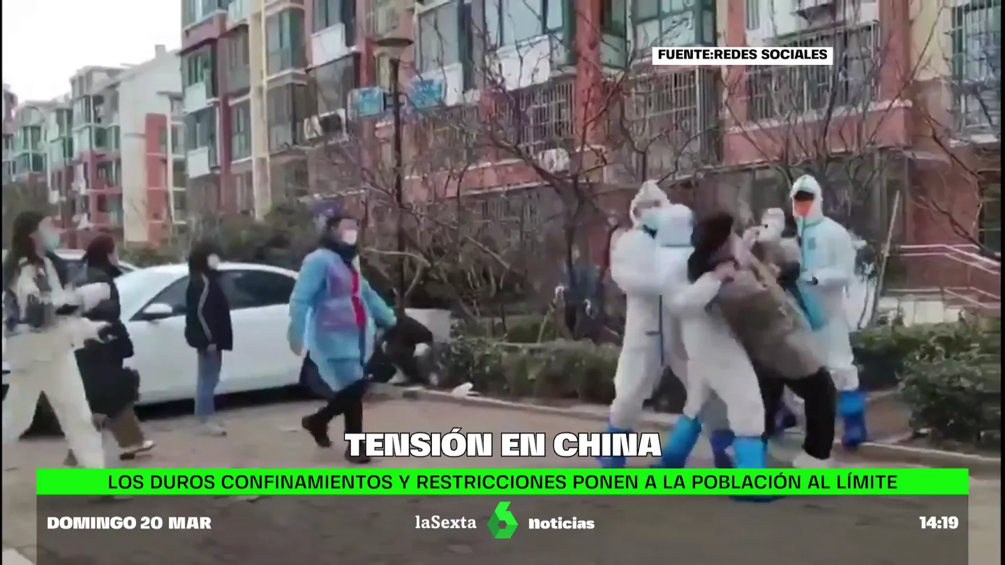 Enfrentamientos contra las autoridades sanitarias en China por la vuelta al confinamiento estricto Tensión en las calles