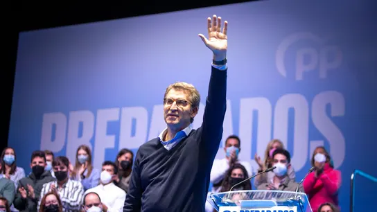 El candidato a la presidencia del Partido Popular, Alberto Núñez Feijóo, durante el acto celebrado este domingo en Mérida. El candidato a la presidencia del Partido Popular, Alberto Núñez Feijóo, durante el acto celebrado este domingo en Mérida.