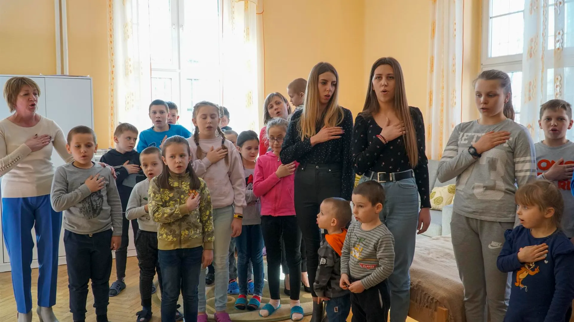 La huida de la guerra, disfrazada de juego: así lograron llevar a Polonia a los niños de un orfanato de Ucrania La huida de la guerra, disfrazada de juego: así lograron llevar a Polonia a los niños de un orfanato de Ucrania