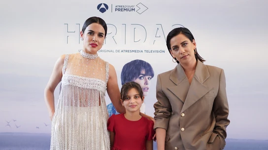 De izquierda a derecha: Adriana Ugarte, Cosette Silguero y María León, las protagonistas de 'Heridas'. De izquierda a derecha: Adriana Ugarte, Cosette Silguero y María León, las protagonistas de 'Heridas'.