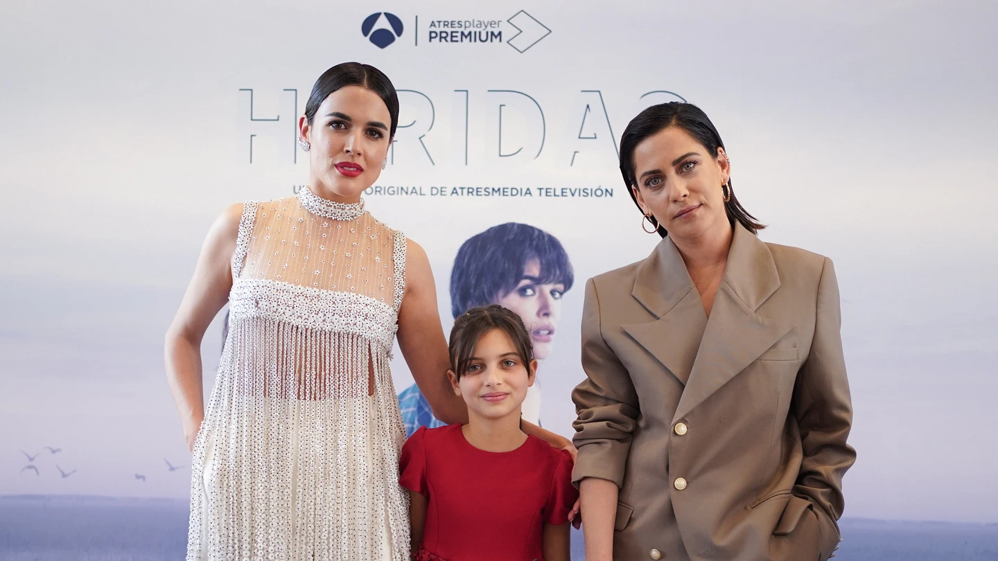 De izquierda a derecha: Adriana Ugarte, Cosette Silguero y María León, las protagonistas de 'Heridas'. De izquierda a derecha: Adriana Ugarte, Cosette Silguero y María León, las protagonistas de 'Heridas'.