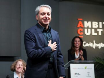 El periodista Vicente Vallés tras ganar el Premio Primavera de Novela 2022 por su novela 'Operación Kazán'