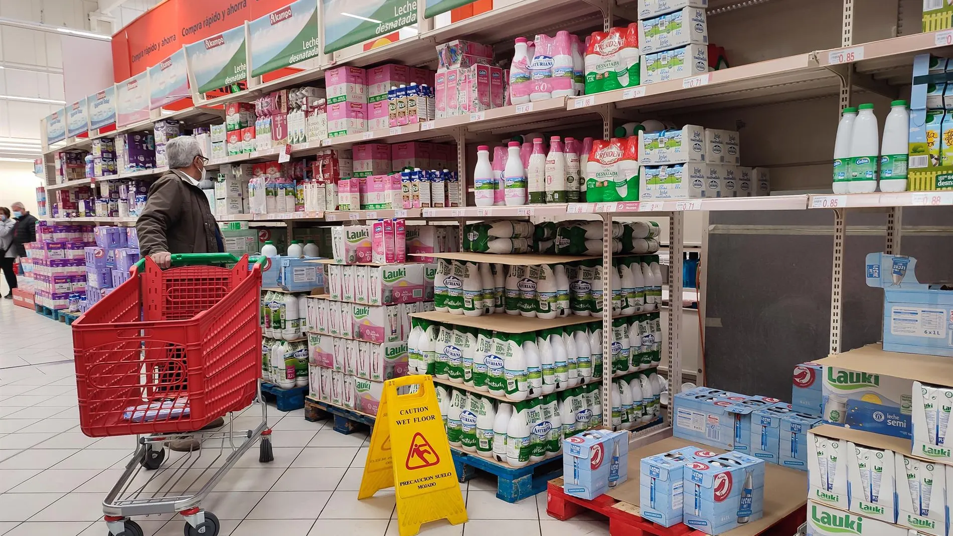 Interior de un supermercado durante el paro de transportistas
