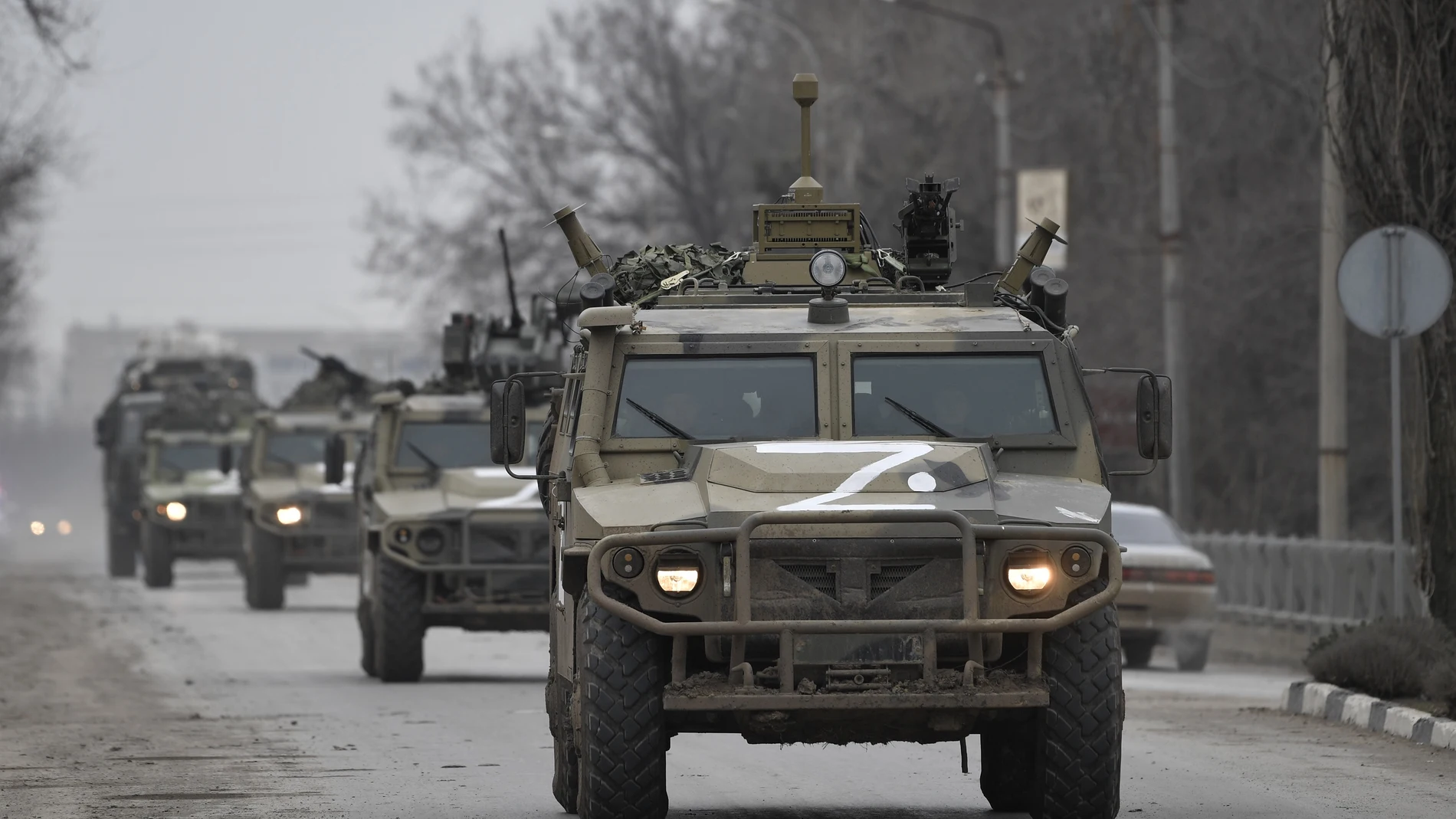 Vehículos militares de Rusia en la península de Crimea durante la ofensiva contra Ucrania.