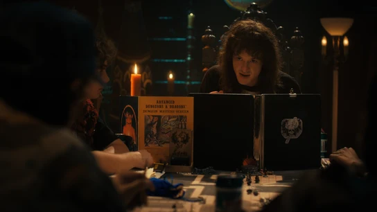 Entre las nuevas incorporaciones encontramos a Joseph Quinn como Eddie Munson. Entre las nuevas incorporaciones encontramos a Joseph Quinn como Eddie Munson.