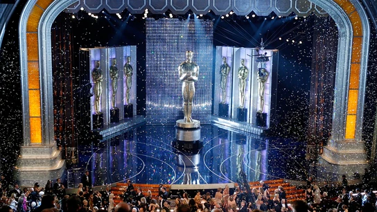 La estatuilla gigante de los Oscar sobre el escenario del Teatro Dolby La estatuilla gigante de los Oscar sobre el escenario del Teatro Dolby