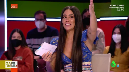 El ataque de risa de Cristina Pedroche en directo: esto es lo que pasó en plató que no se vio en televisión El ataque de risa de Cristina Pedroche en directo: esto es lo que pasó en plató que no se vio en televisión