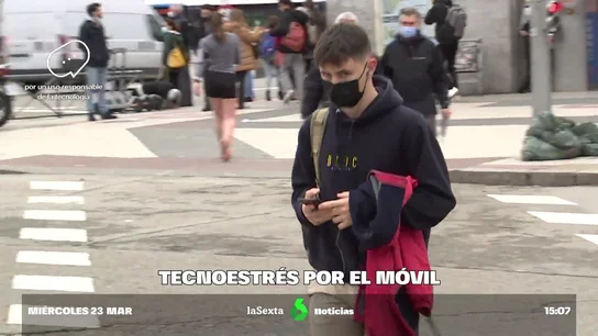 El tecnoestrés, la nomofobia o la fomofobia son algunos de los trastornos que padecemos a causa del móvil Adictos al smartphone