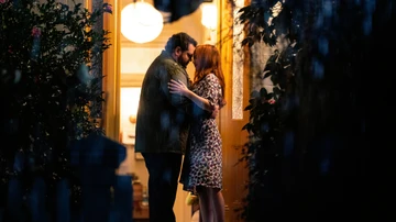 Gary y Mary quieren estar juntos pero hay un secreto oscuro que se interpone.