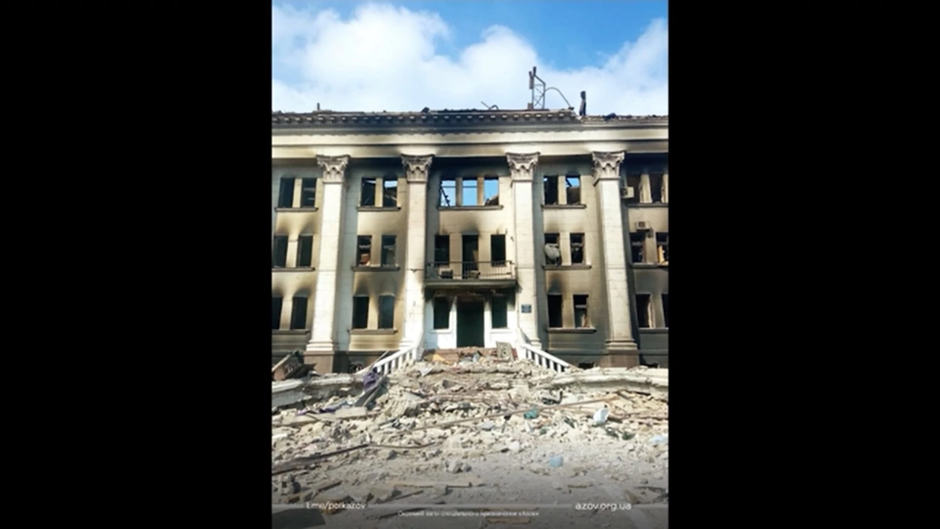 Мариуполь сегодня 2024 год. Мариуполь театр бомба. Разбомбили театр в Украине. Драмтеатр Мариуполь.