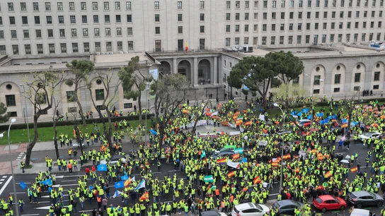 Manifestación de transportistas frente al Ministerio de Transporte Manifestación de transportistas frente al Ministerio de Transporte