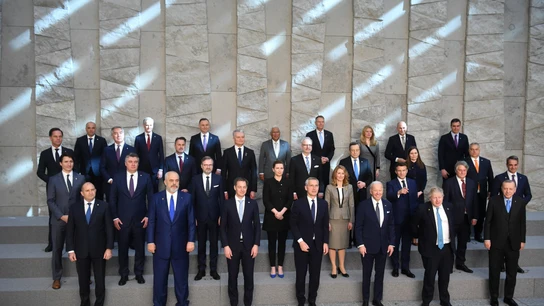 Pedro Sánchez, a la derecha de la imagen junto al resto de líderes en la cumbre de la OTAN Pedro Sánchez, a la derecha de la imagen junto al resto de líderes en la cumbre de la OTAN