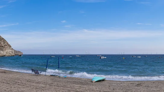 Recreación de los molinos desde la playa de Aguamarga Recreación de los molinos desde la playa de Aguamarga