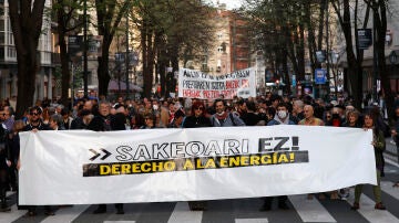 Manifestación para denunciar la subida del precio de la luz en Bilbao