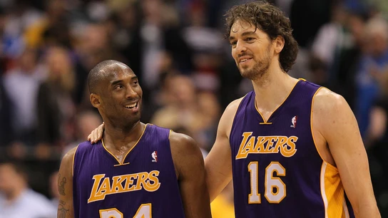 Kobe Bryant, con Pau Gasol Kobe Bryant, con Pau Gasol