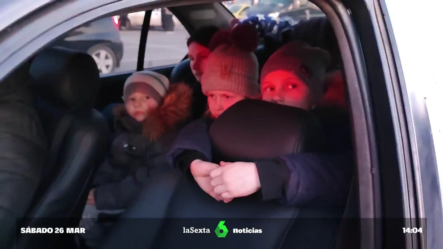 Niños huyen de la guerra en Ucrania Niños huyen de la guerra en Ucrania