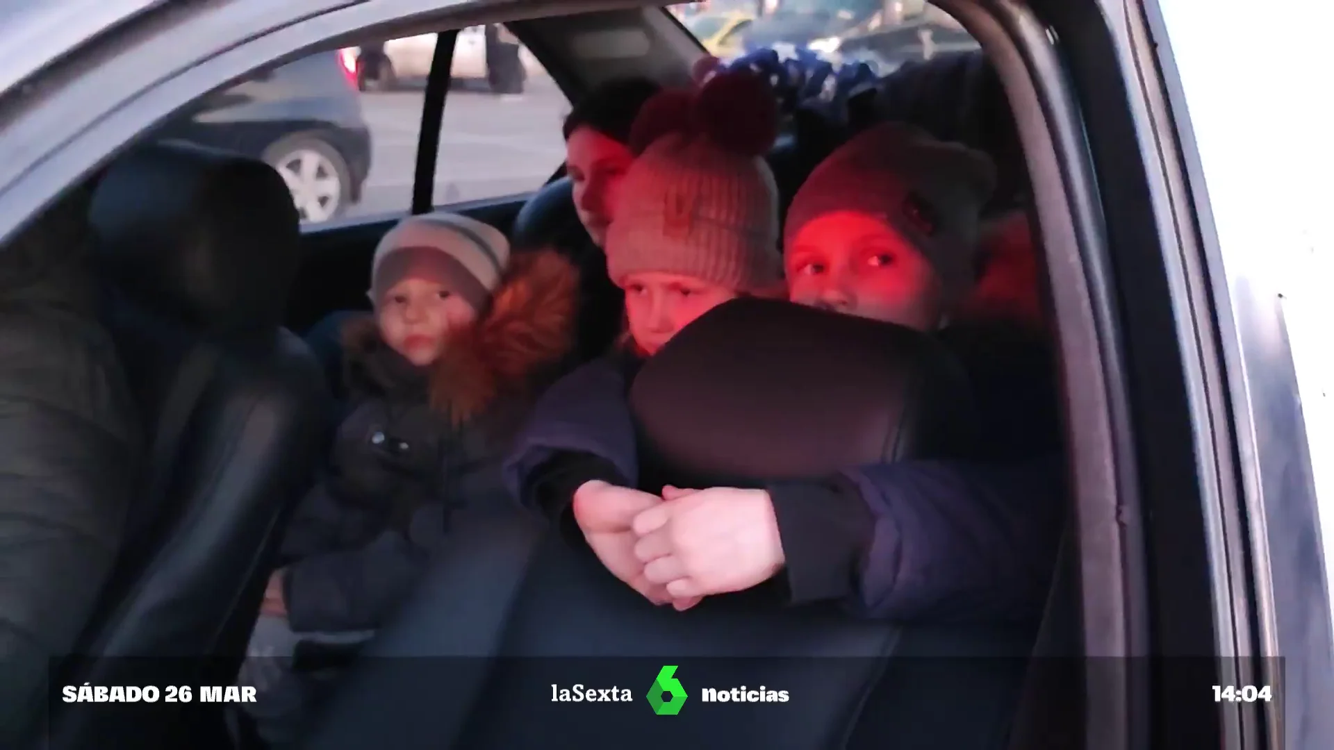 Niños huyen de la guerra en Ucrania