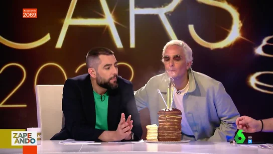 ¡Josie irrumpe en Zapeando con una 'tarta merienda' para celebrar su cumpleaños! ¡Josie irrumpe en Zapeando con una 'tarta merienda' para celebrar su cumpleaños!